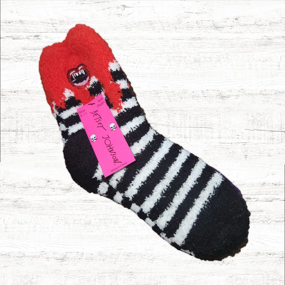 Betsey Johnson Women's Plush Vampire Heart Halloween 3-Pack Crew Socks
